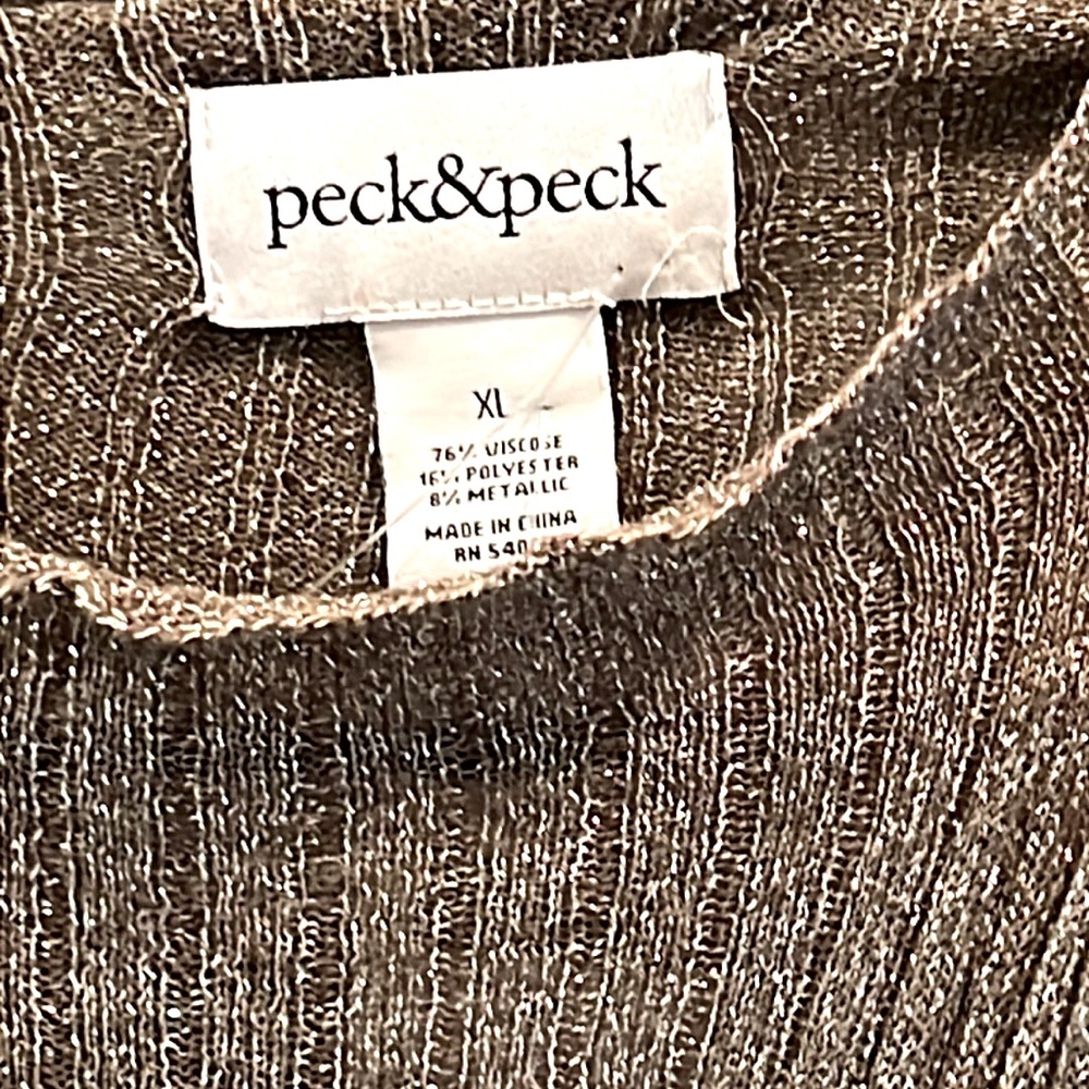 Peck & Peck never worn  short sleeved tunic with top . Slight shimmer /